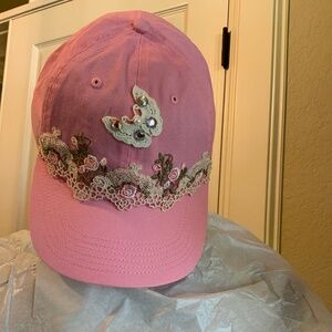 New Women’s pink baseball hat.